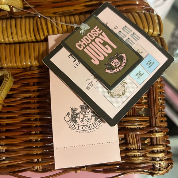 NWT JUICY COUTURE TEA PARTY SET FOR 4 IN WICKER BASKET VERY RARE SEE DETAILS - Picture 7 of 11